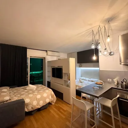 Διαμέρισμα Modern Loft Private *